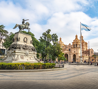 Praça San Martin e Catedral de Córdoba – Córdoba, Argentina.