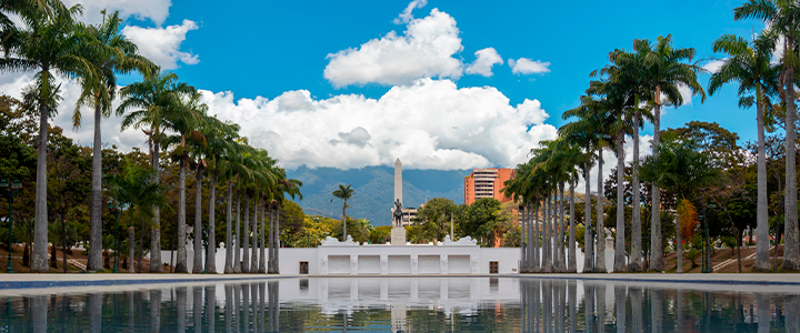 Vista panorâmica do Paseo Los Proceres em Caracas, Venezuela.