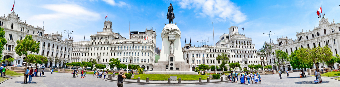 Vista panorâmica da Plaza San Martin em Lima, Peru.