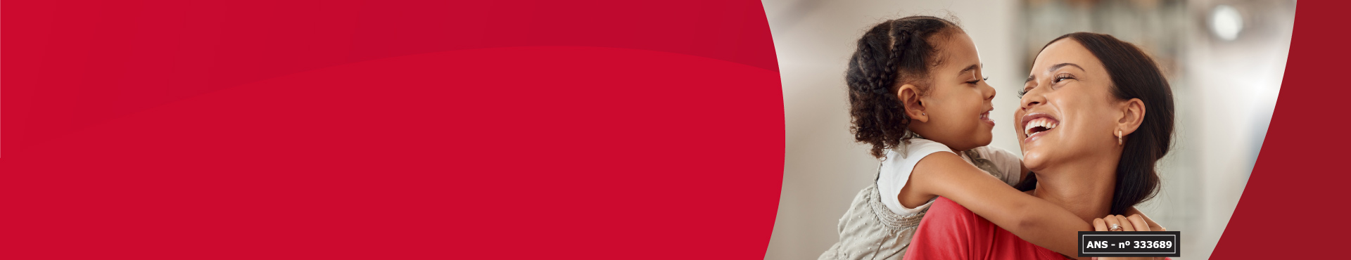 Imagem de fundo vermelho radiante contendo selo ans 333689 pequeno e imagem de mulher sorrindo para uma  criança/menina ao seu lado 