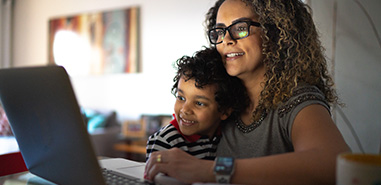 A mãe tá on: a internet e a era das mães modernas